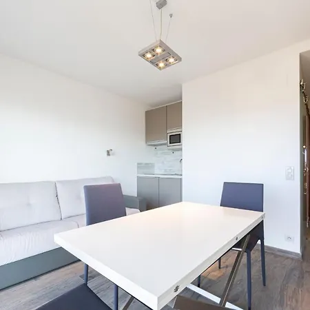 Διαμέρισμα With A Panoramic View At The Floor Of A With A Pool *