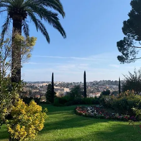 Διαμέρισμα With A Panoramic View At The Floor Of A With A Pool *