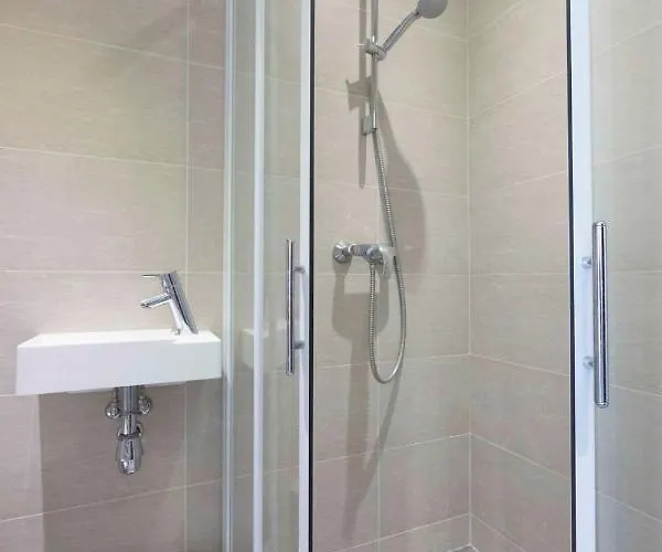 With A Panoramic View At The Floor Of A With A Pool Αντίμπ