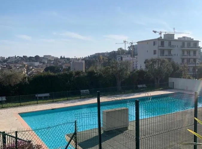 With A Panoramic View At The Floor Of A With A Pool Διαμέρισμα Αντίμπ