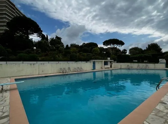 Διαμέρισμα With A Panoramic View At The Floor Of A With A Pool *